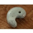 画像2: 糸魚川翡翠勾玉 M09746 清山 作 26mm*19mm*10mm 糸魚川産 ひすい 勾玉 お守り 魔除け パワーストーン (2)